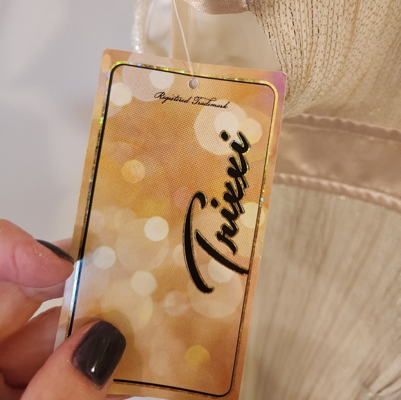 Trixxi Long Gown Gold and White - Picture 4 of 6